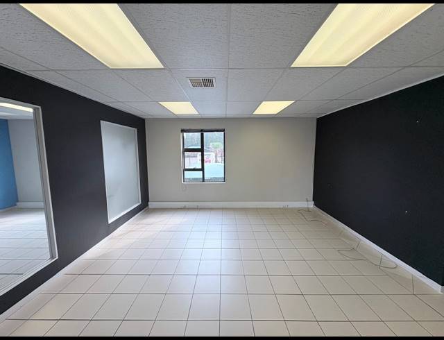 140M² OFFICE TO LET IN FOURWAYS